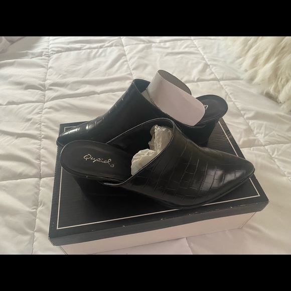 Never worn, Black Mule Heels Size 8 - Picture 3 of 4